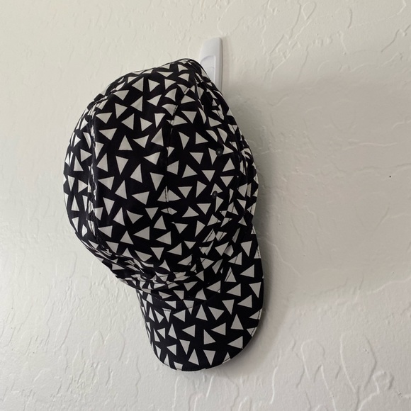 Lululemon triangle hat black white one size - Picture 3 of 6